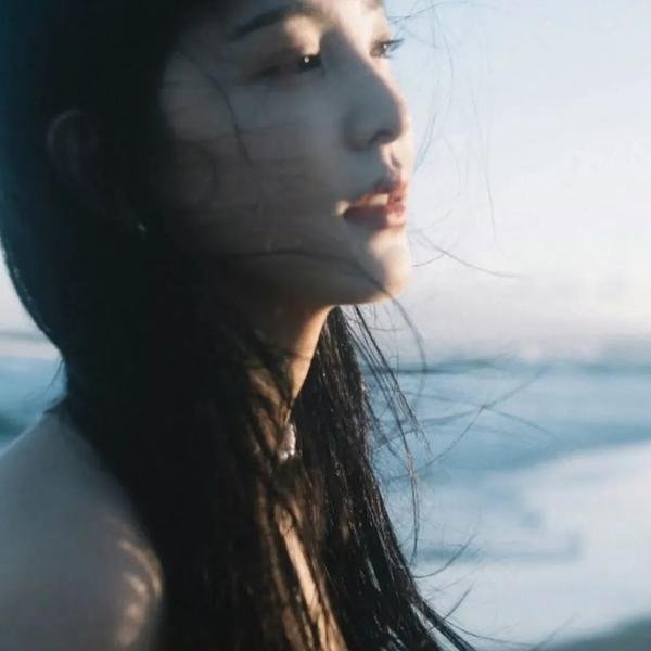 他的摩托车，她的岛